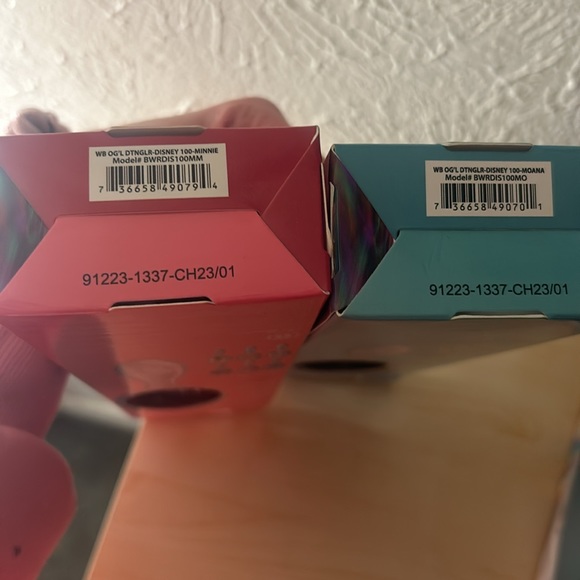 Wet brushes from the Disney 100 series you can use on wet or dry hair - Picture 5 of 6